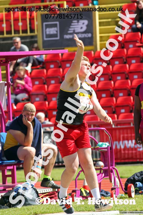 Inter boys shot putt, English Schools Track and Field. Photo: David T. Hewitson/Sports for All Pics